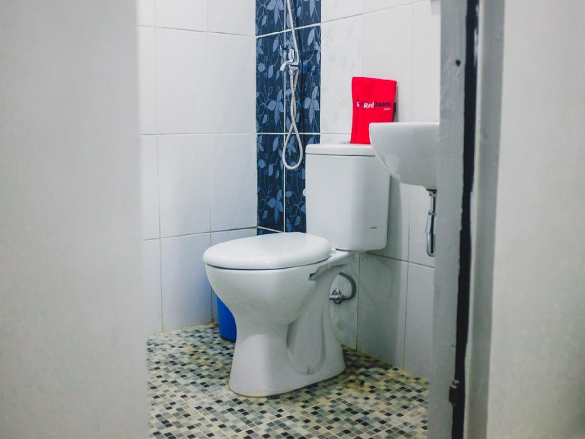 Reddoorz Plus @ Helvetia メダン エクステリア 写真