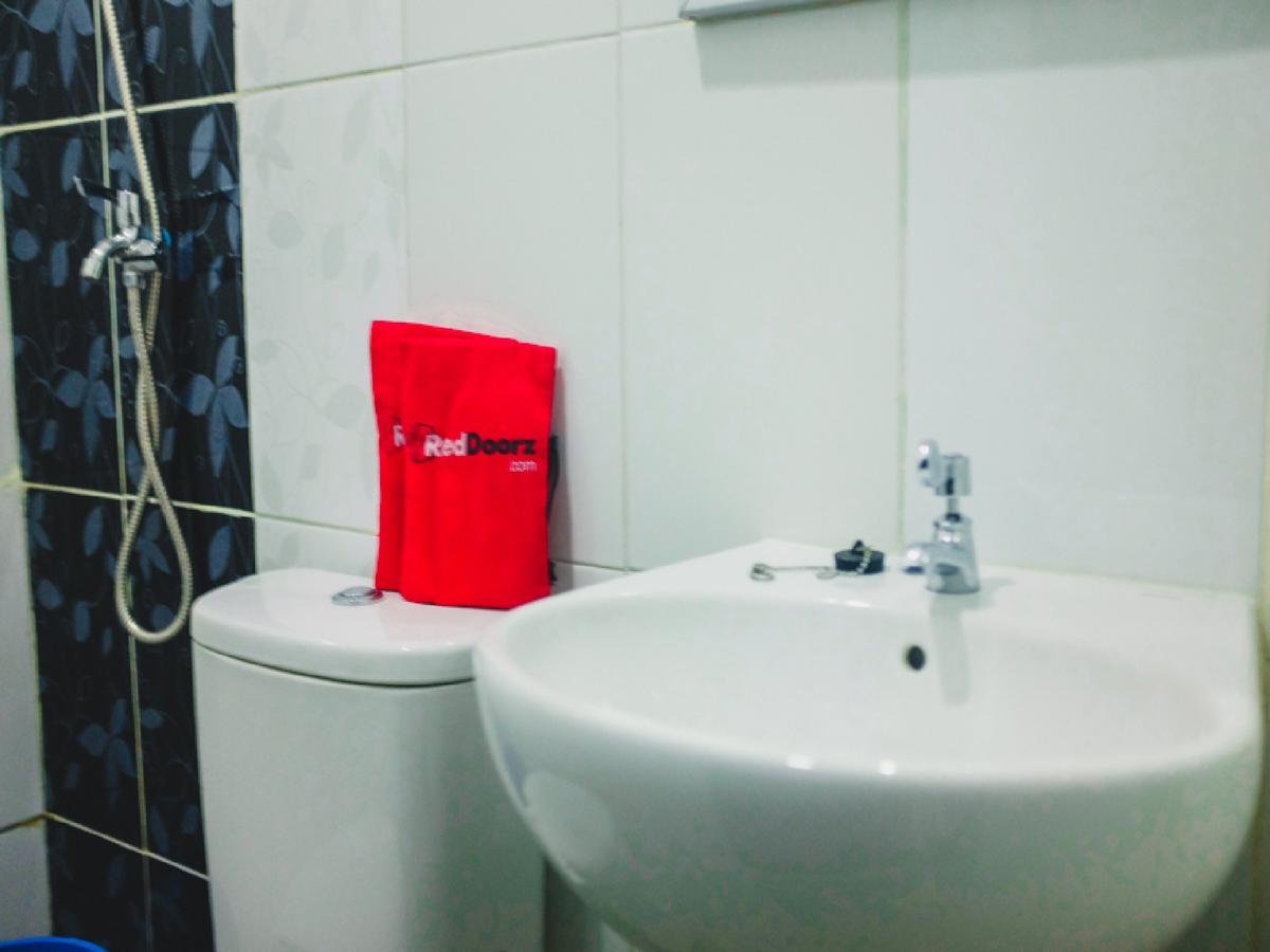 Reddoorz Plus @ Helvetia メダン エクステリア 写真